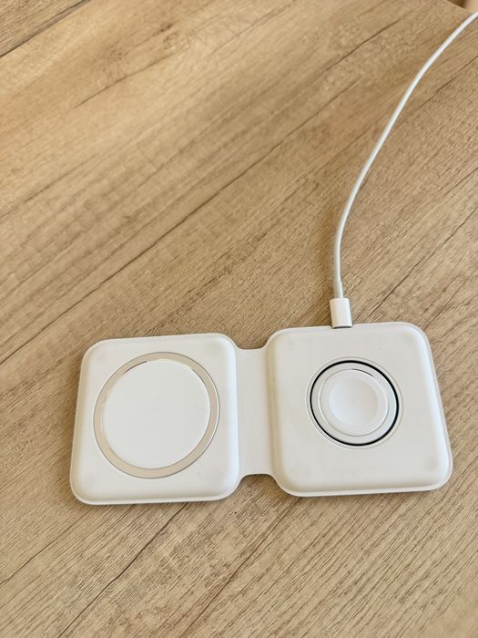 Apple MagSafe Duo Charger