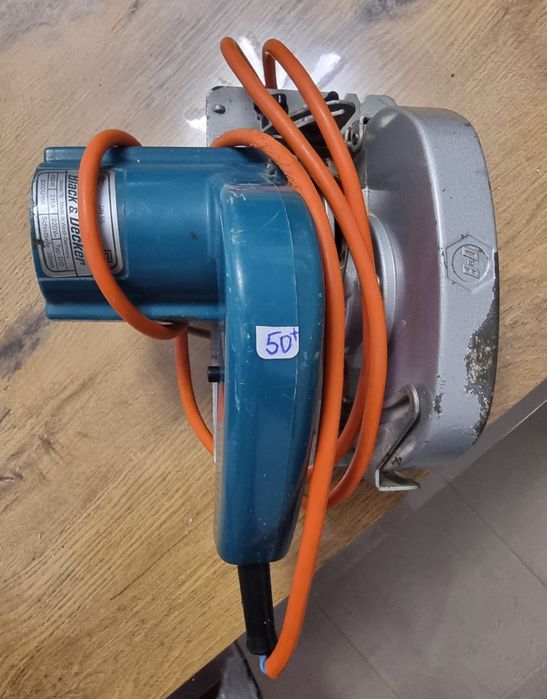 Ръчен цирколяр Black i Decker 450w