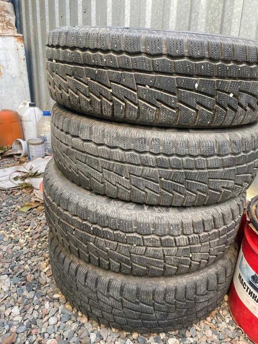 Зимние шины в хорошем состоянии