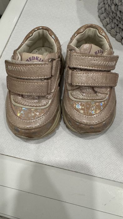 Продам осеннюю обувь на девочку