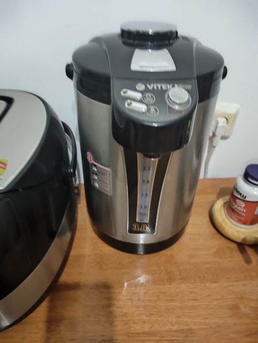 Термопот в отличном состоянии фирмы Витек