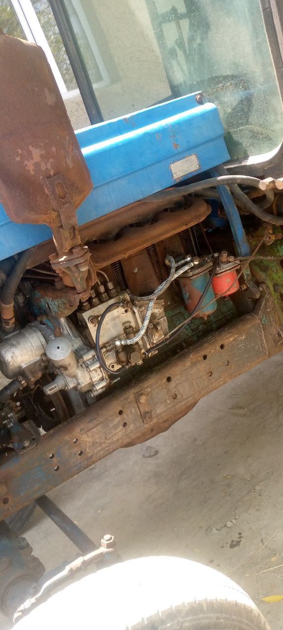 Traktor sotiladi