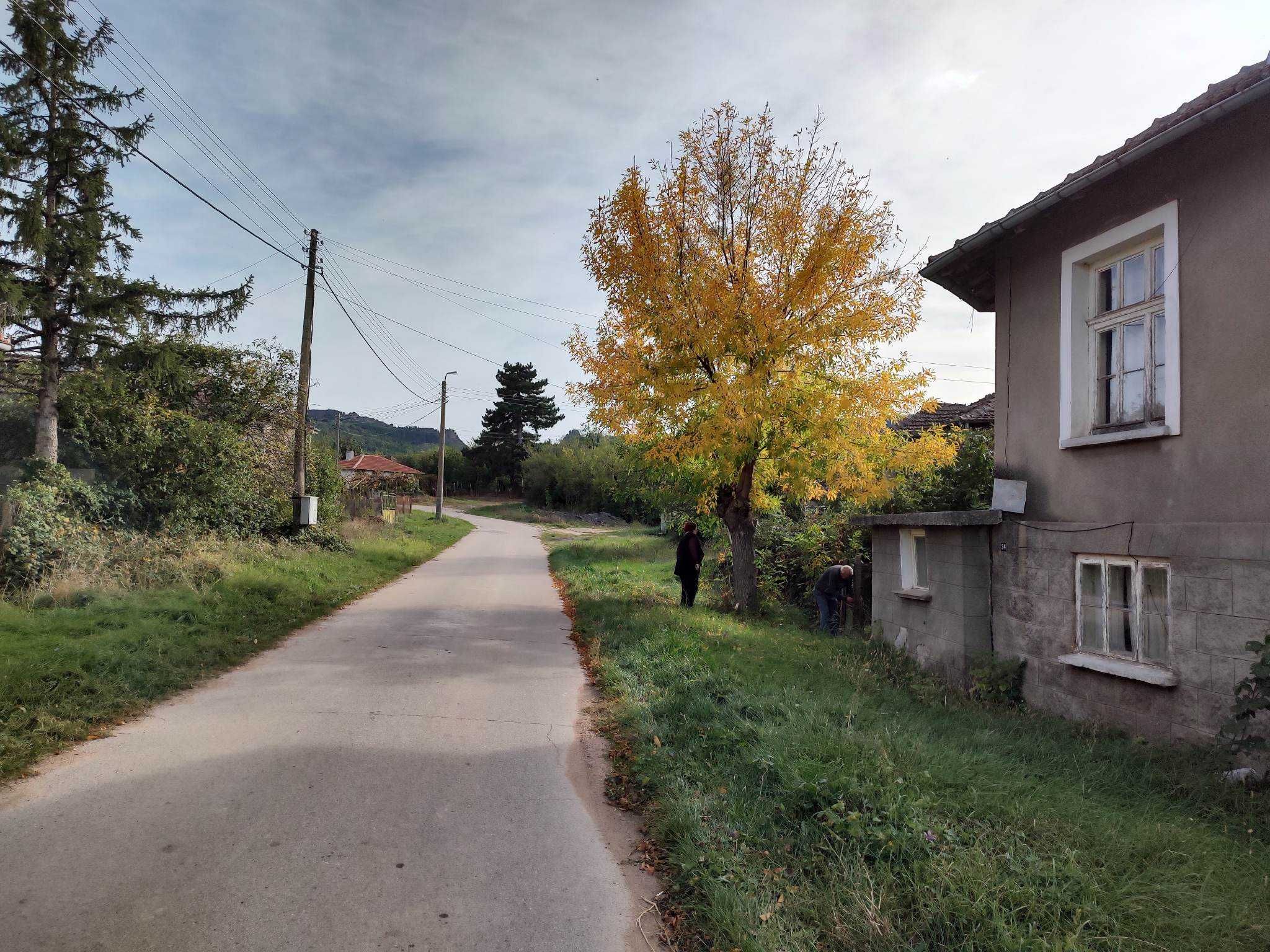 Продава двуетажна къща в село Дъбравка до Белоградчик