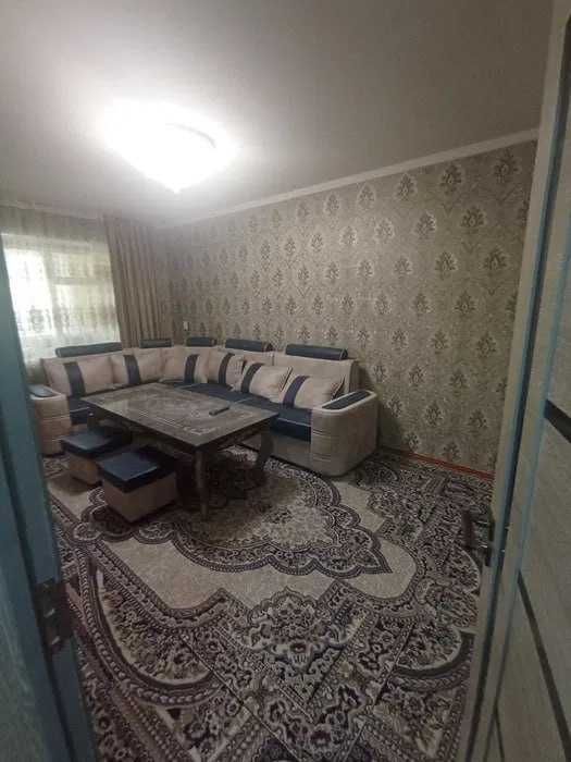 Сдаётся в долгосрочную аренду 2х ком 2 этаж 4 этажный дом. метро Новза