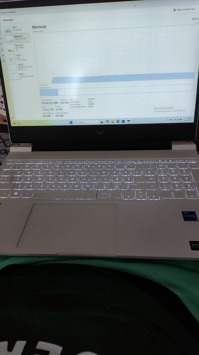 Vând laptop victus