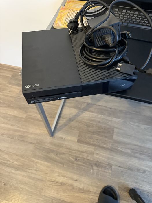 Xbox one cu 2 manete