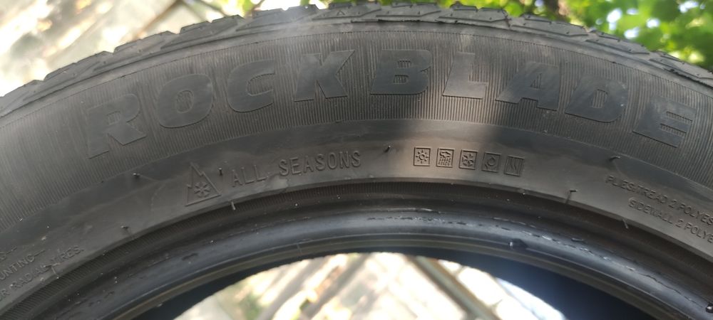 Продавам 4 броя гуми комплект  235/55/19 rock a/c one