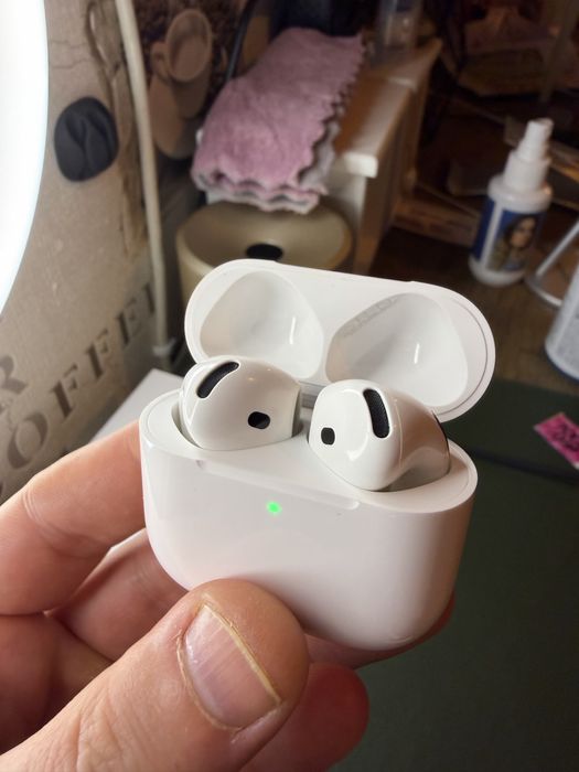 Apple Airpod 4 Active Noise Cancellation ANC