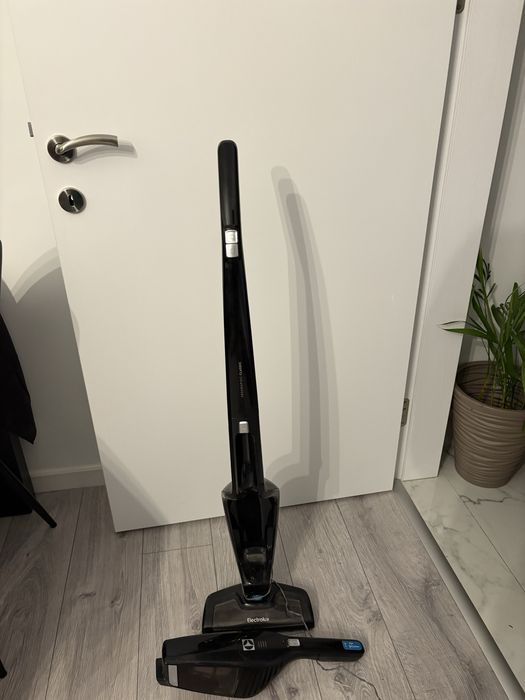 ELECTROLUX - Aspirator vertical - Model “ eerc72eb “
