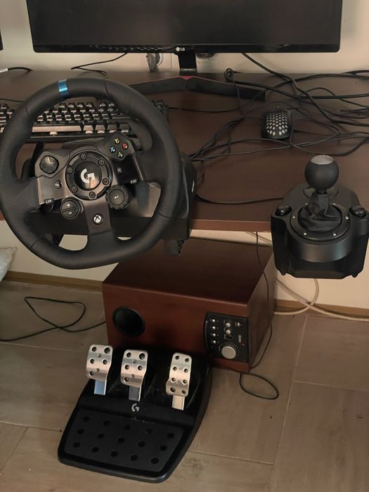 Volan gaming Logitech G923 (ultimul model) pentru Xbox si calculator