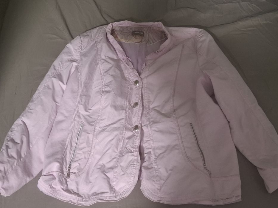 Продават се дамски якета