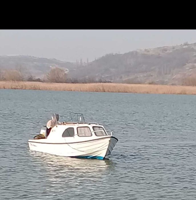 Vand sau schimb cu auto, barca + motor 40 cai+periodic+ accesorii