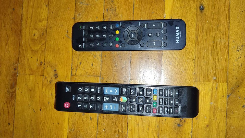 Telecomanda Samsung și Humax RM-G01