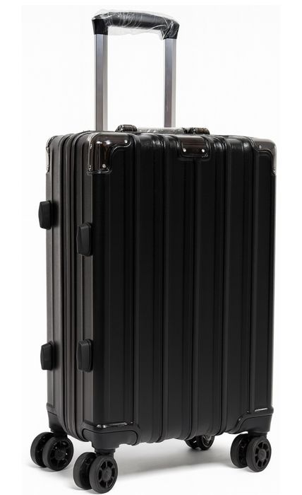 Чемодан дорожный