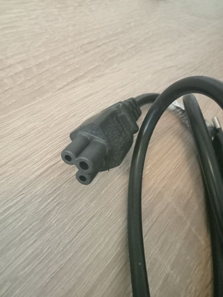 Cablu pentru încărcător de laptop