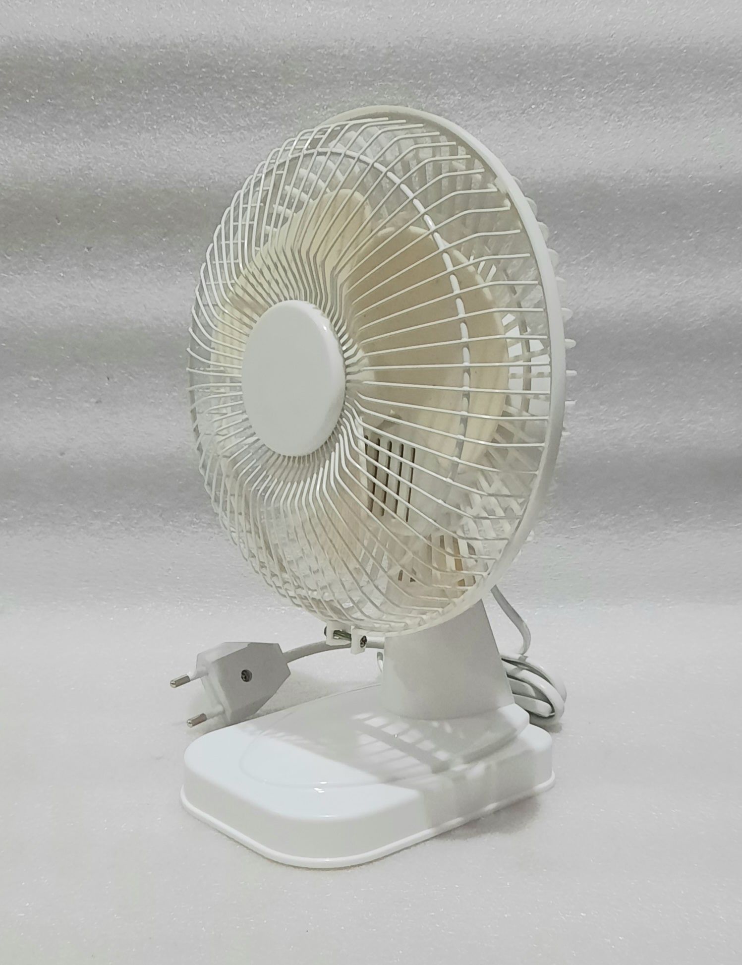 Ventilator de birou, 2 trepte de viteză, 15 cm, 18W