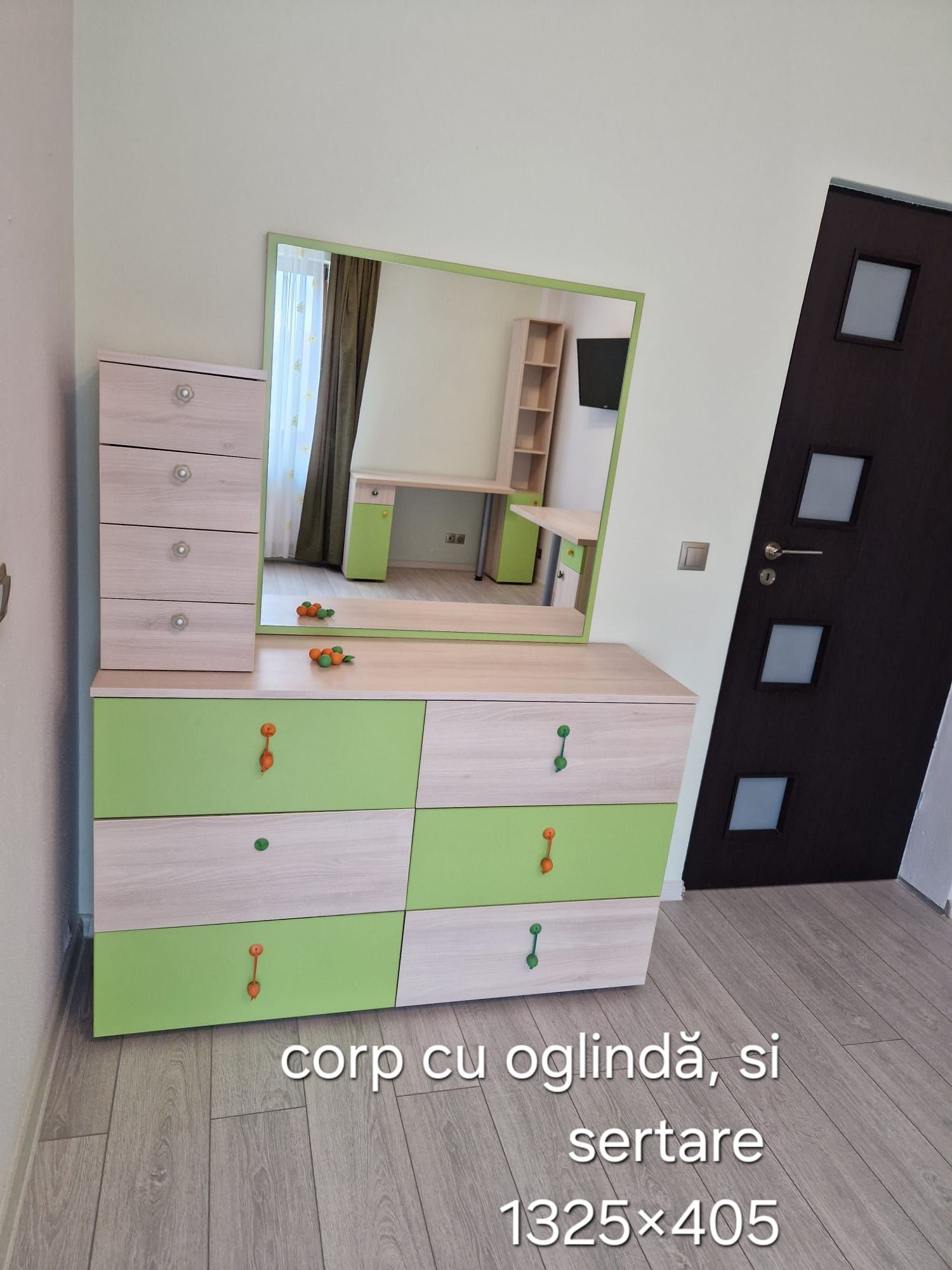 Set mobilier dormitor și birou