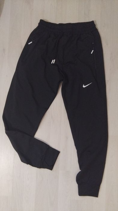 Pantaloni trening Nike și Adidas.
