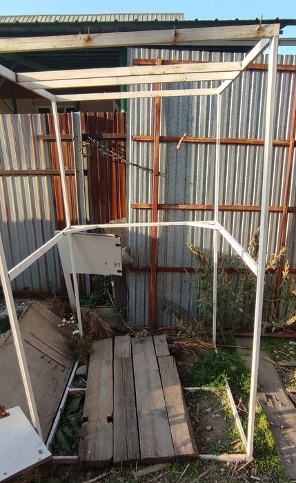 Железная основа для уличного душа