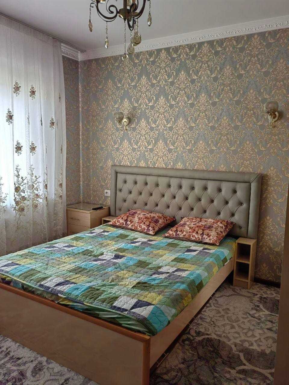 Продам 2-х комнатную с ремонтом 77 серия,кирпич.базар Кадышева