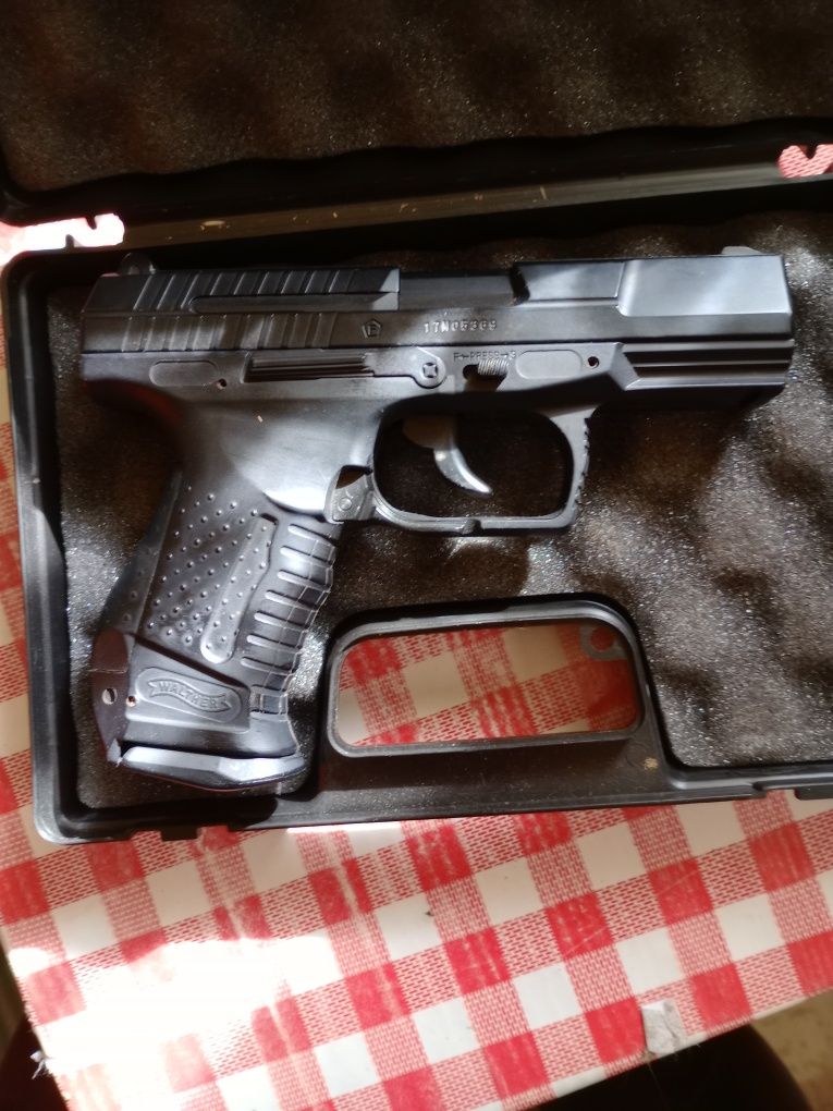 Vînd acest pistol airsoft p99 dao de 5jouli