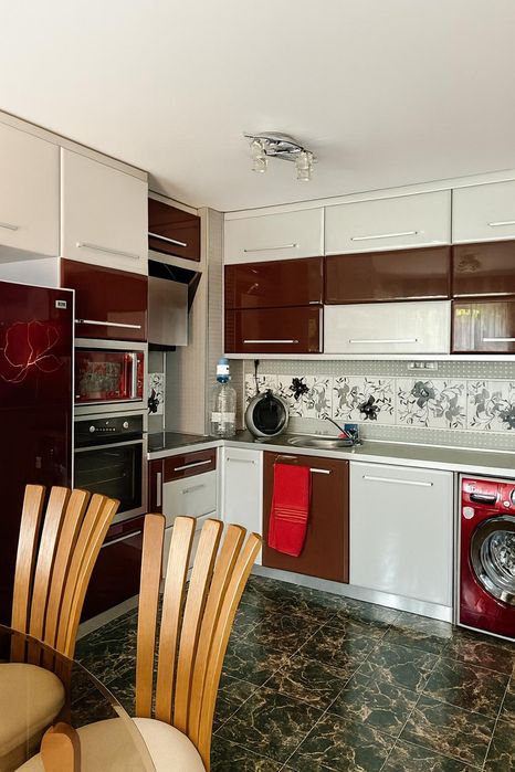 Дава се под наем Тристаен апартамент в Пловдив, Каменица 1 - 122 кв.м за 585.48 € - Снимка #2