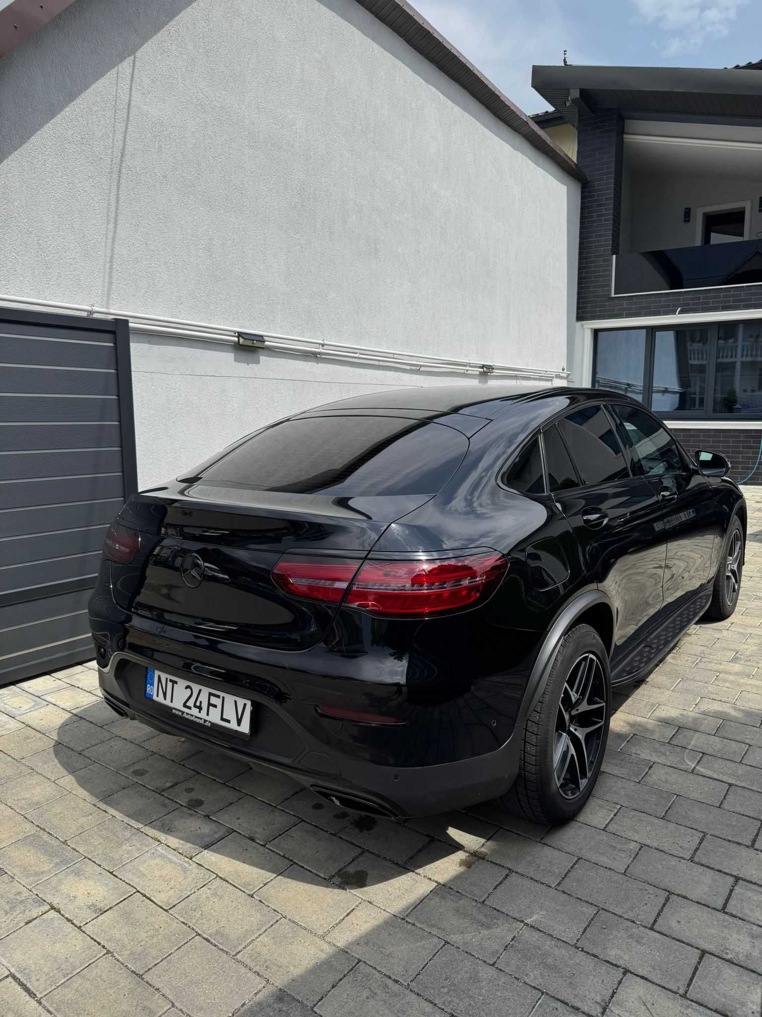 Mercedes Benz GLC Coupe 250d - 4Matic All Black Pachet AMG