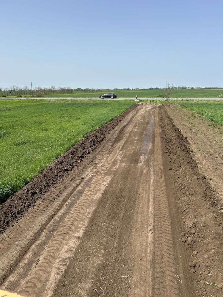 Inchiriez autogreder execut drumuri forestiere pietruite si cilindrat