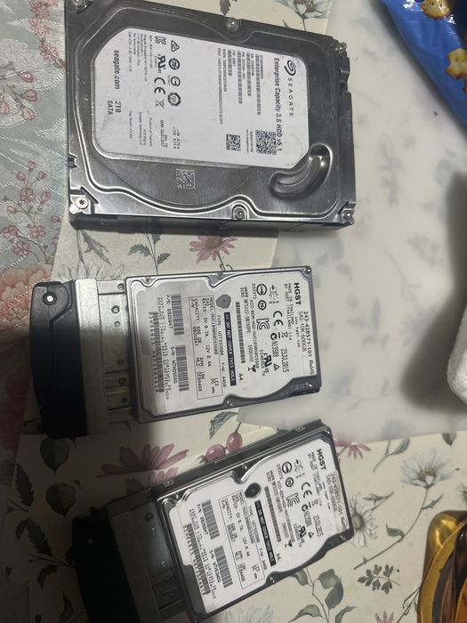Hdd sata de 2 tb si cele mici de 600 gb