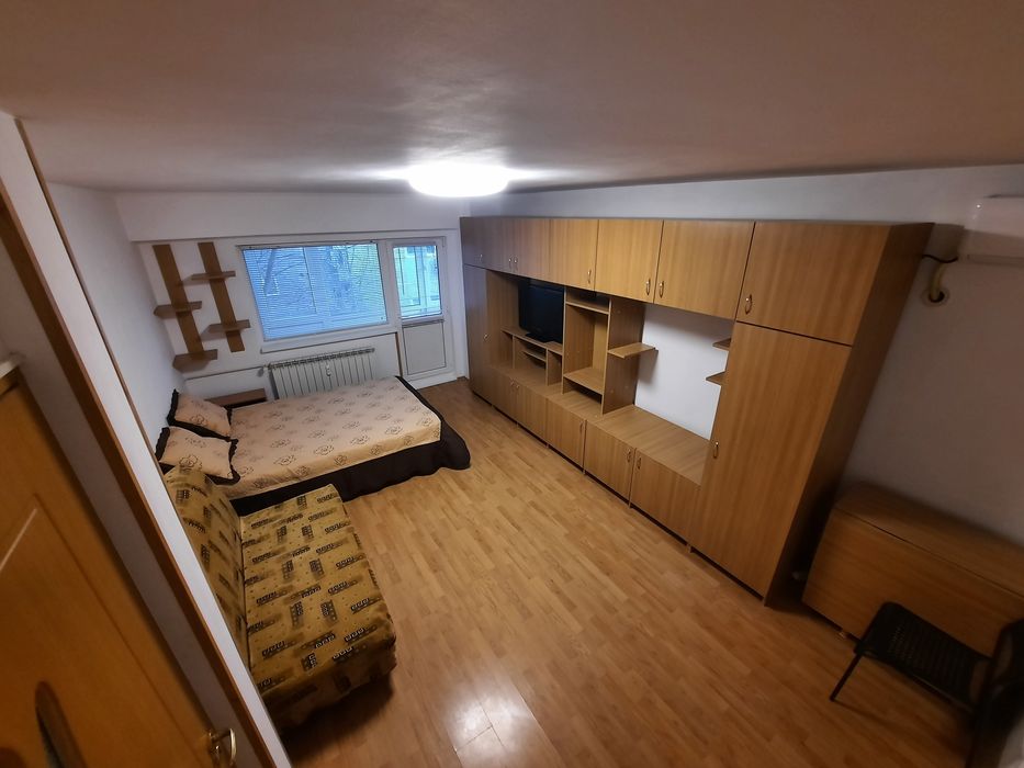 Inchiriez garsoniera Unirii-camera de comert.