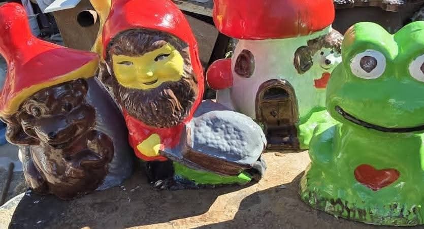 Vând ornamente și decorațiuni de gradina,diferite modele și dimensiuni