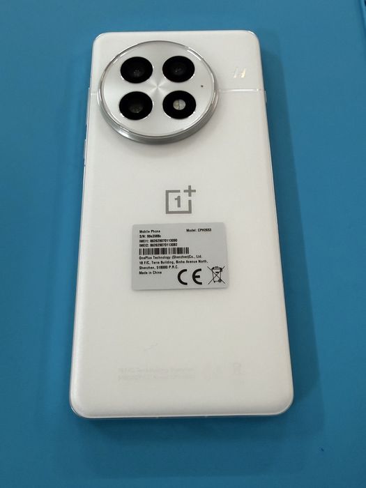OnePlus 13 Pret 3200 lei
