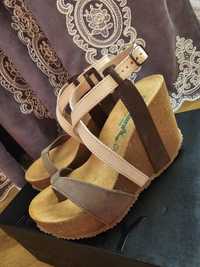 Vând sandale dama