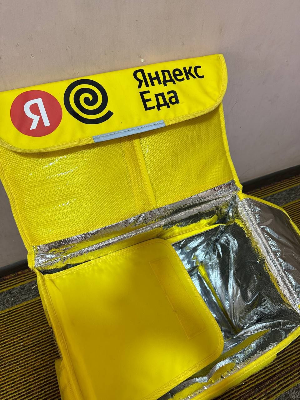 Продам яндекс термо сумку новую