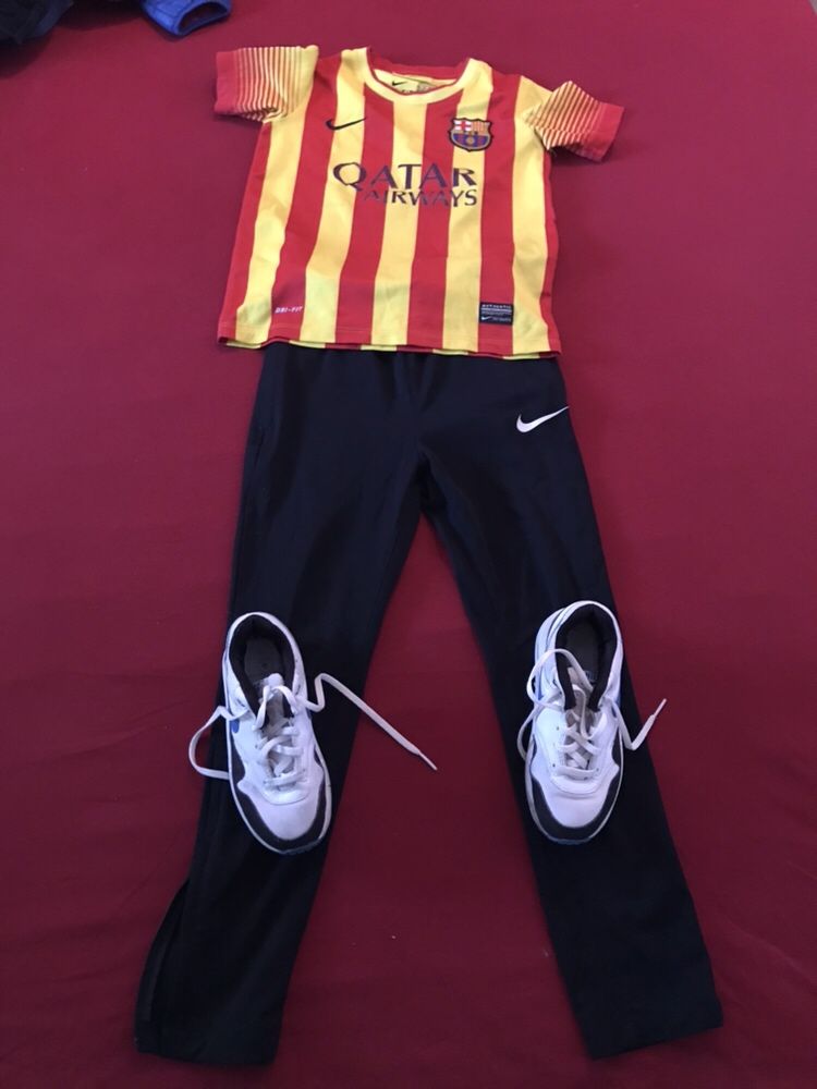 Tricou adidași pantaloni trening băieți Nike