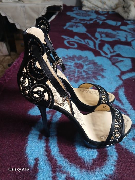 Sandalele moi ușoare elegante