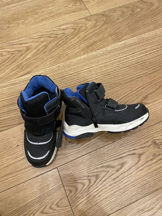 Продам детские ботинки