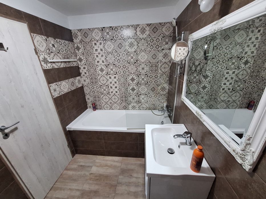 Inchieriez apartament 2 cam decomandat titan