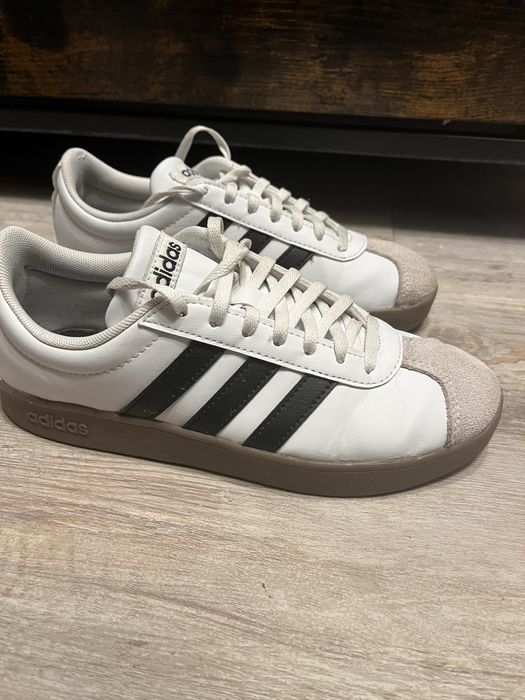 Adidas VL Court in conditie excelenta