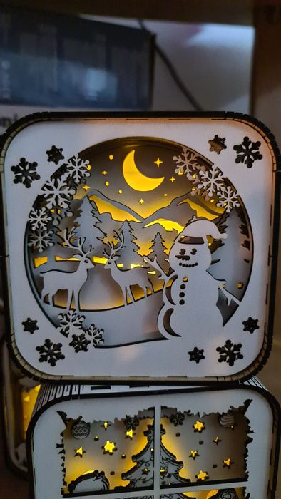 Decoratiune de Craciun din lemn cu lumina led - Shadow Box Craciun