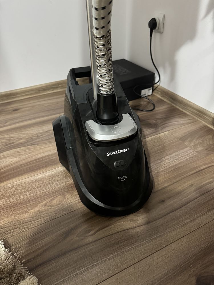 Aparat de calcat vertical cu abur