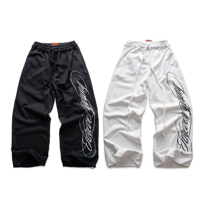 штаны в стиле Y2K