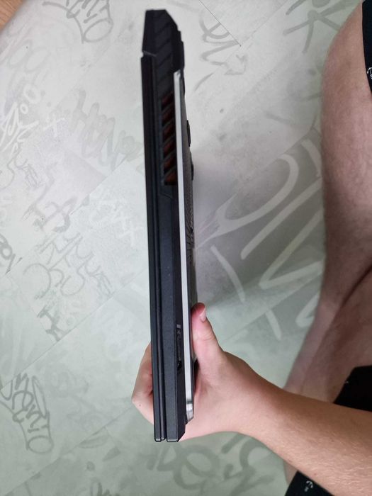 Laptop Gaming Asus ROG Strix G712LV