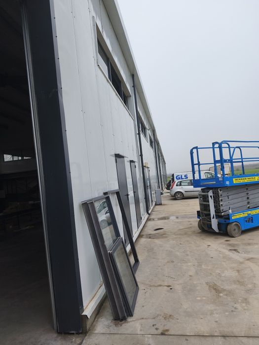 Ferestre aluminiu pentru hala gri antracit