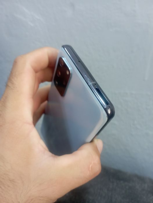 Samsung s20 plus sotiladi Ekrani almashgan