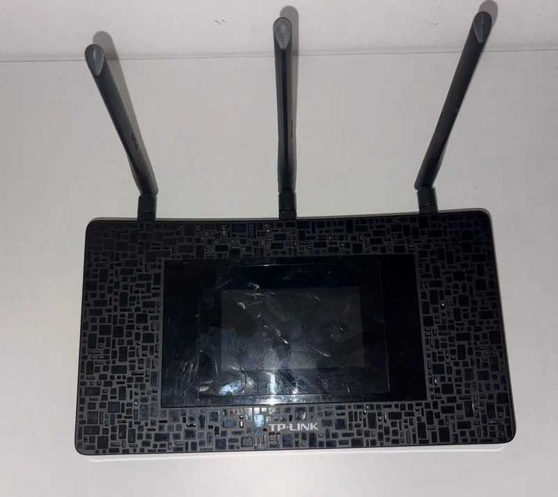 Range Extender Touchscreen 4 porturi Gigabit - TP-Link RE590T AC1900