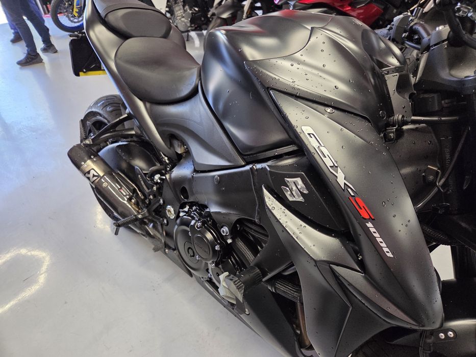 Suzuki gsx-s1000 2021