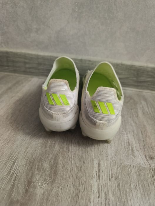 Продаю футбольные бутсы