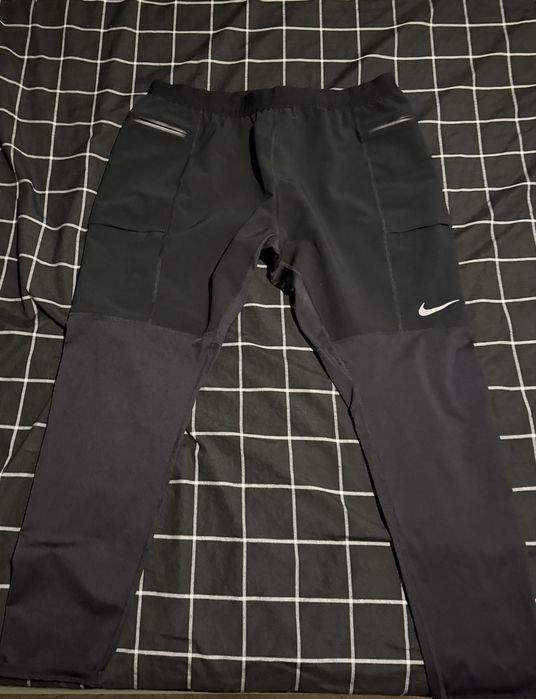 Nike dry fit marimea XL pantaloni de alergare , buzunare cu fermoar