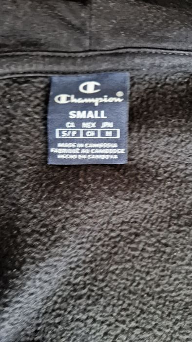 Vând bluza champion